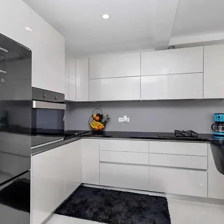Apartman Novi Moderan Stan S Pogledom Na More-