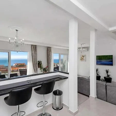 Apartman Novi Moderan Stan S Pogledom Na More- *