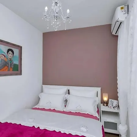Novi Moderan Stan S Pogledom Na More- 아파트 마카르스카