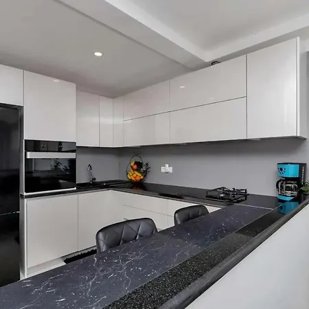 Apartman Novi Moderan Stan S Pogledom Na More- *
