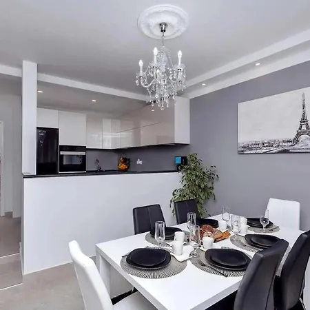 Novi Moderan Stan S Pogledom Na More- Apartman *