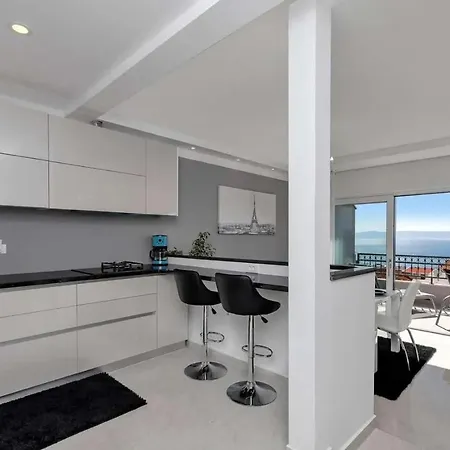 Apartman Novi Moderan Stan S Pogledom Na More- *
