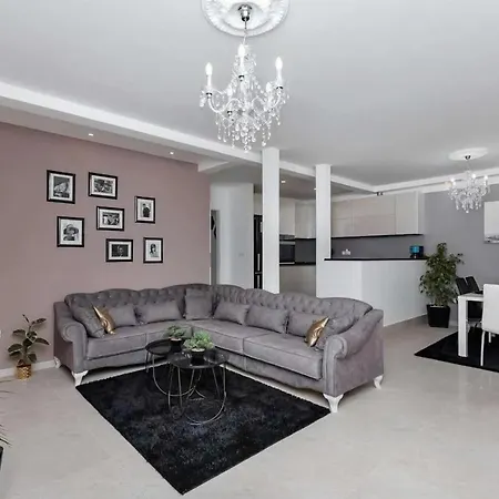 Apartman Novi Moderan Stan S Pogledom Na More- Makarska