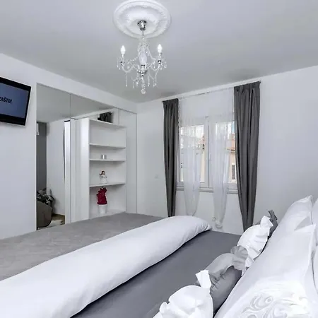 Novi Moderan Stan S Pogledom Na More- * 마카르스카