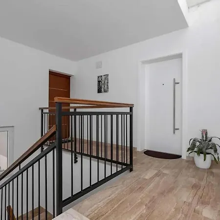Apartman Novi Moderan Stan S Pogledom Na More-