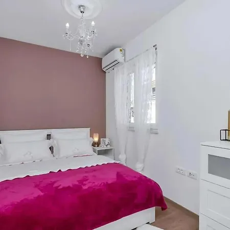 Novi Moderan Stan S Pogledom Na More- Apartman