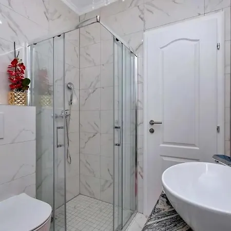 Novi Moderan Stan S Pogledom Na More-