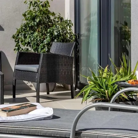 Apartman Novi Moderan Stan S Pogledom Na More-
